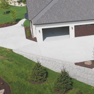SIDE DRIVEWAY